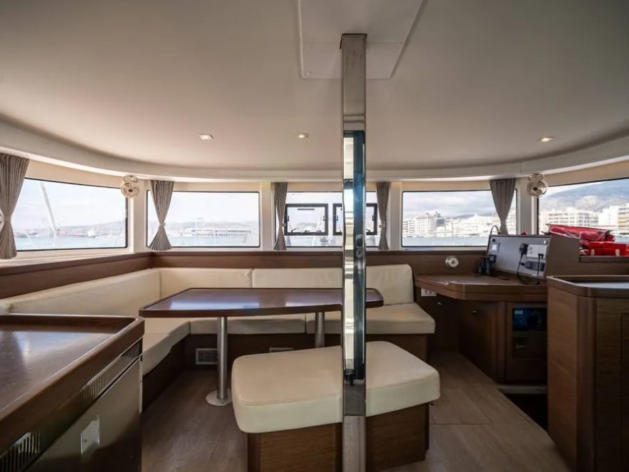 AF-LAG42VOL - Catamaran in Volos