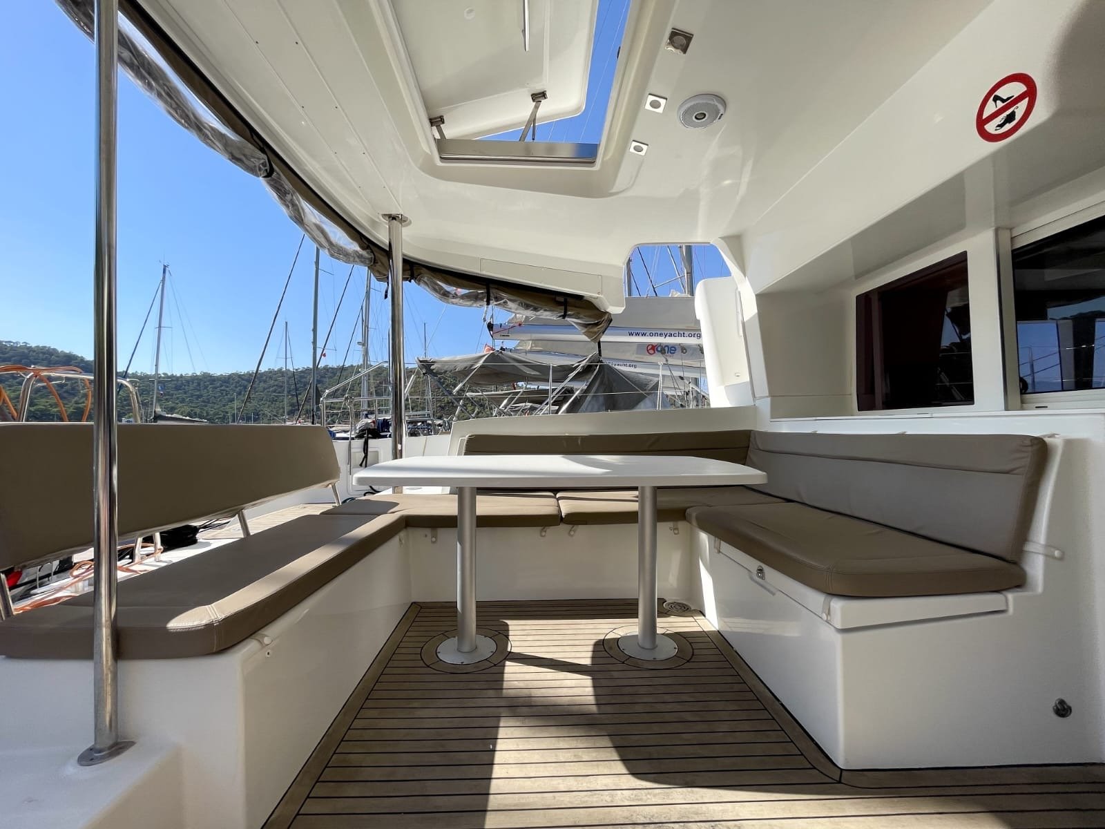 AF-L450F - Katamaran içinde Alimos