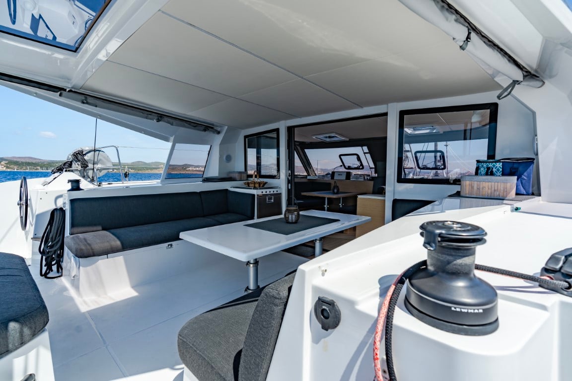 SoMi - Catamaran in Anatoliki Attiki