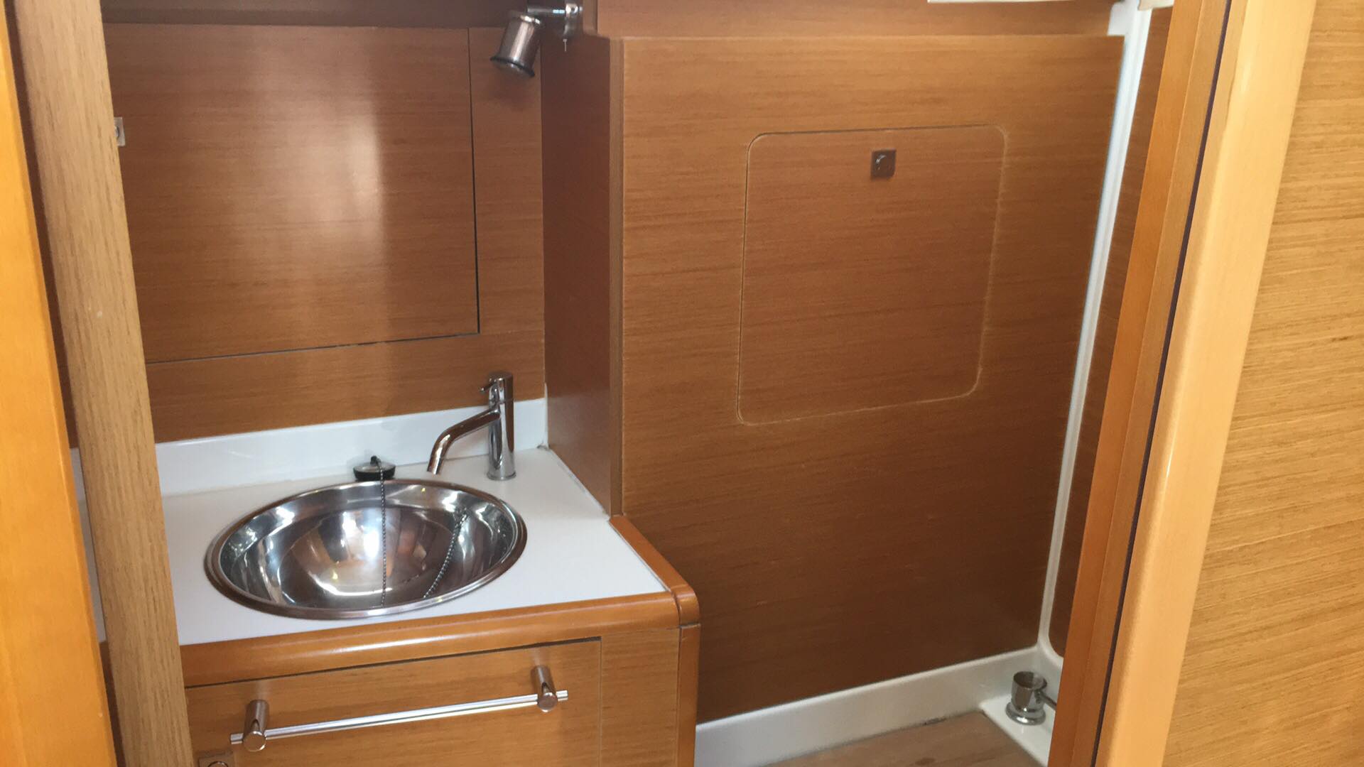 Kontiki - Sailboat in Anatoliki Attiki