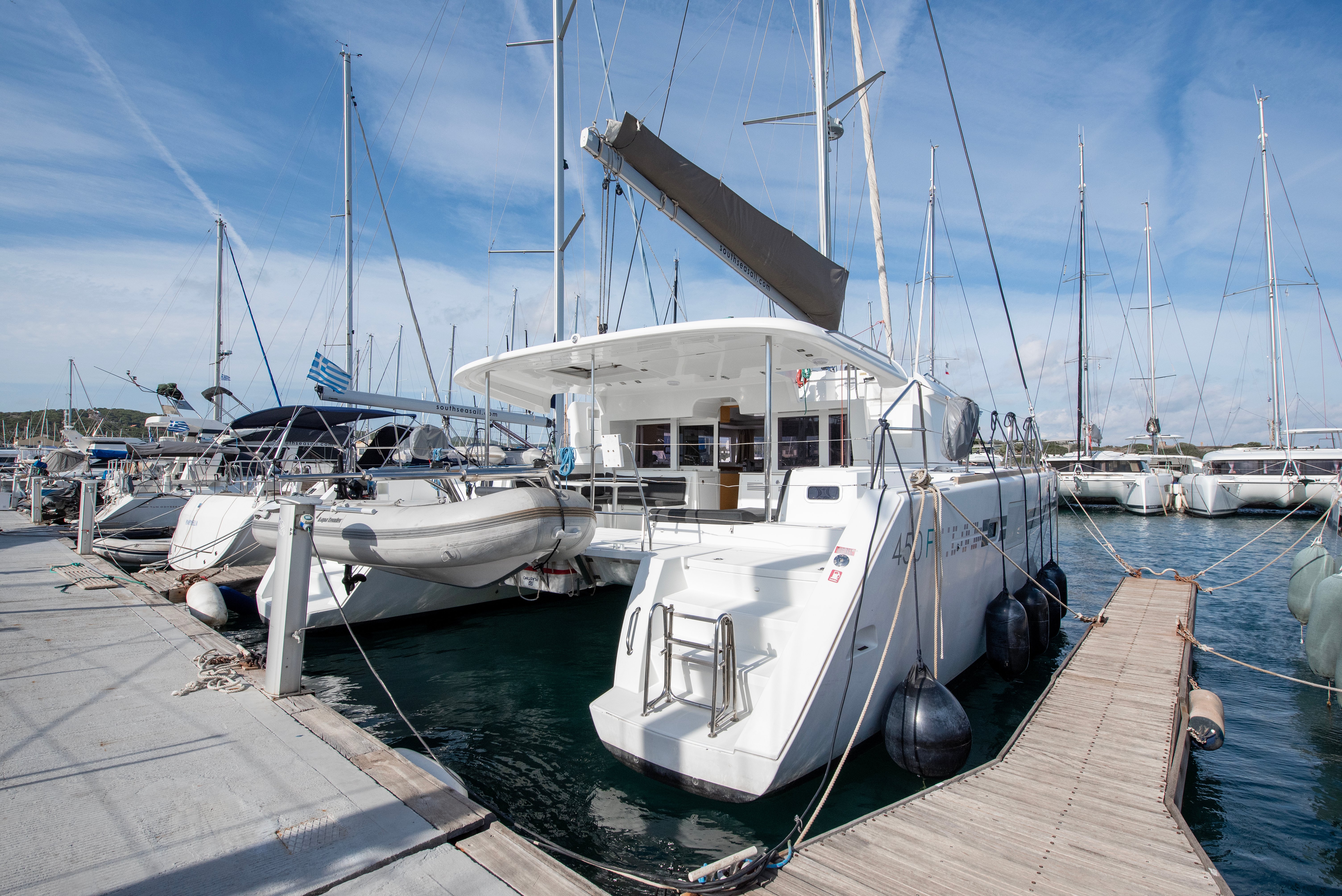 Diva - Catamaran in Anatoliki Attiki