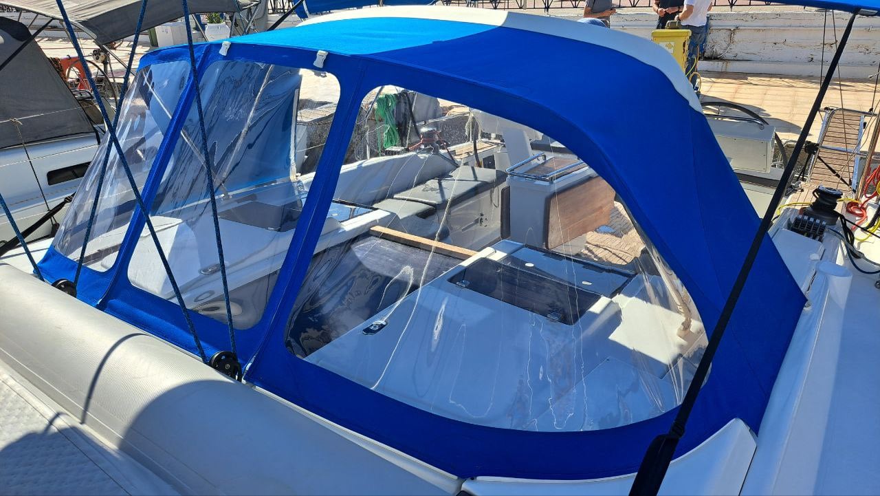 Swell - Sailboat in Lavrio