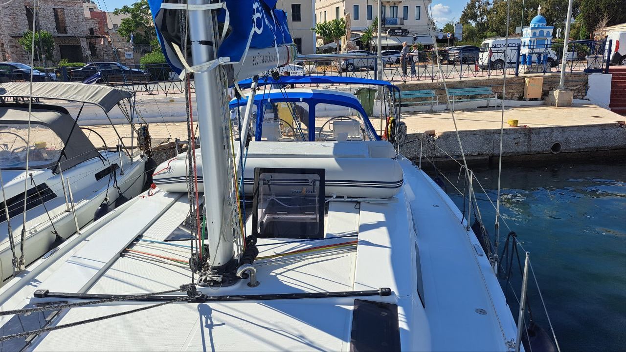 Swell - Sailboat in Lavrio
