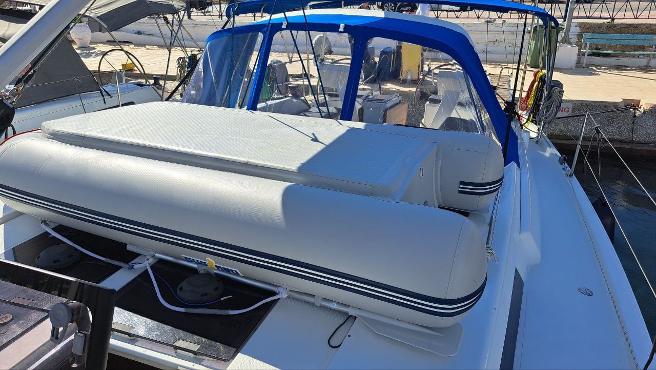 Swell - Sailboat in Lavrio