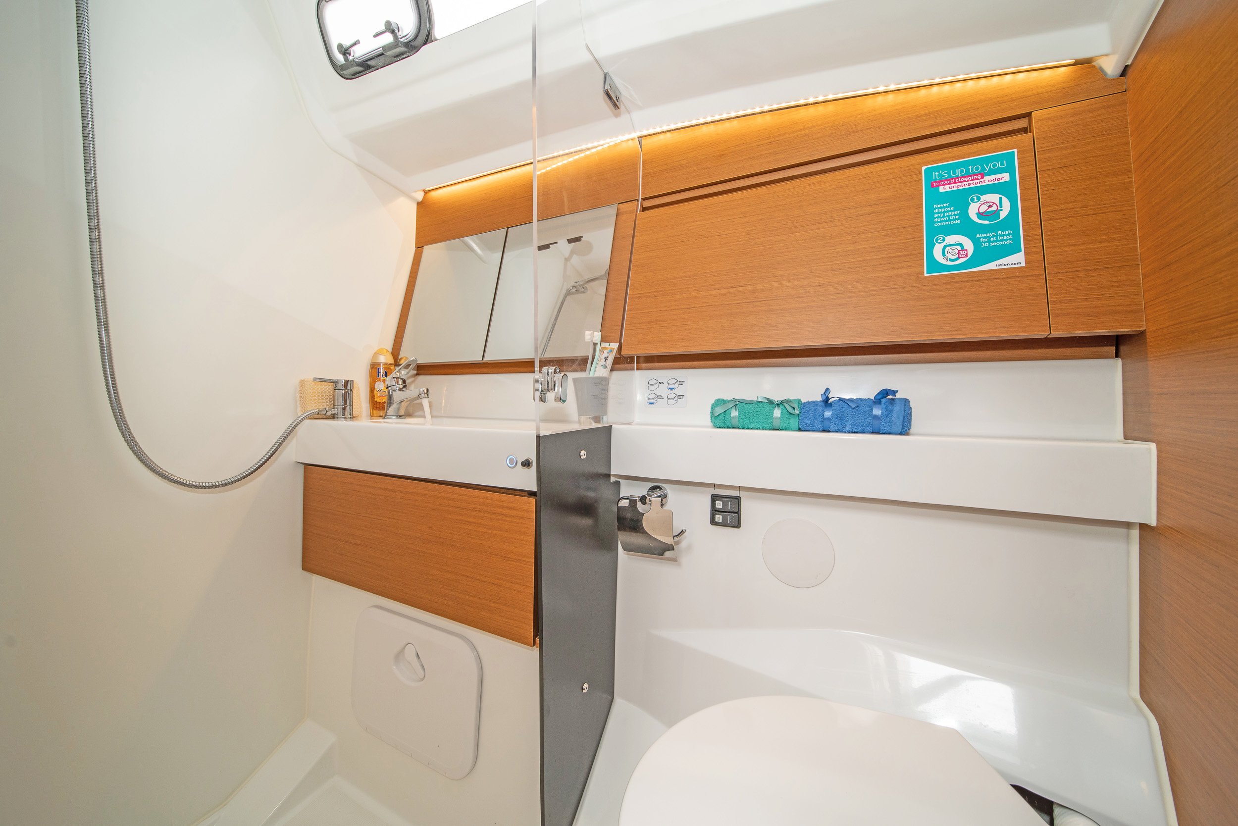 Jeanneau S.O 410 - Sailboat in Skiathos