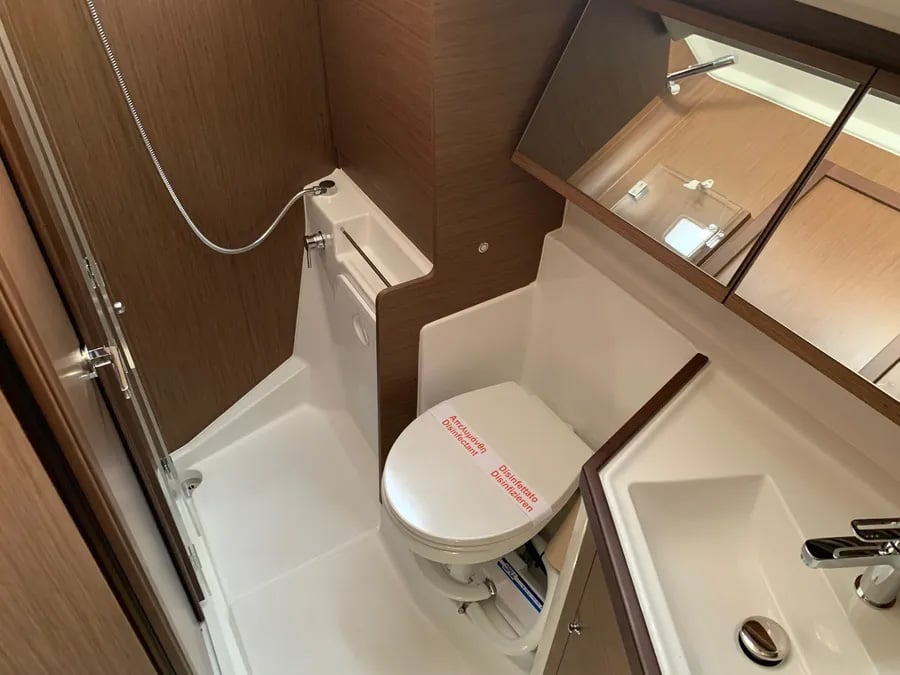 Avra - Yelkenli içinde Volos