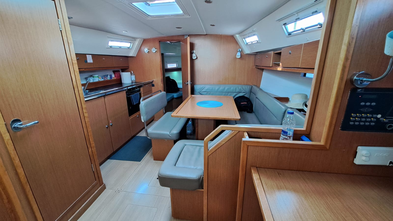 Manta - Yelkenli içinde Volos