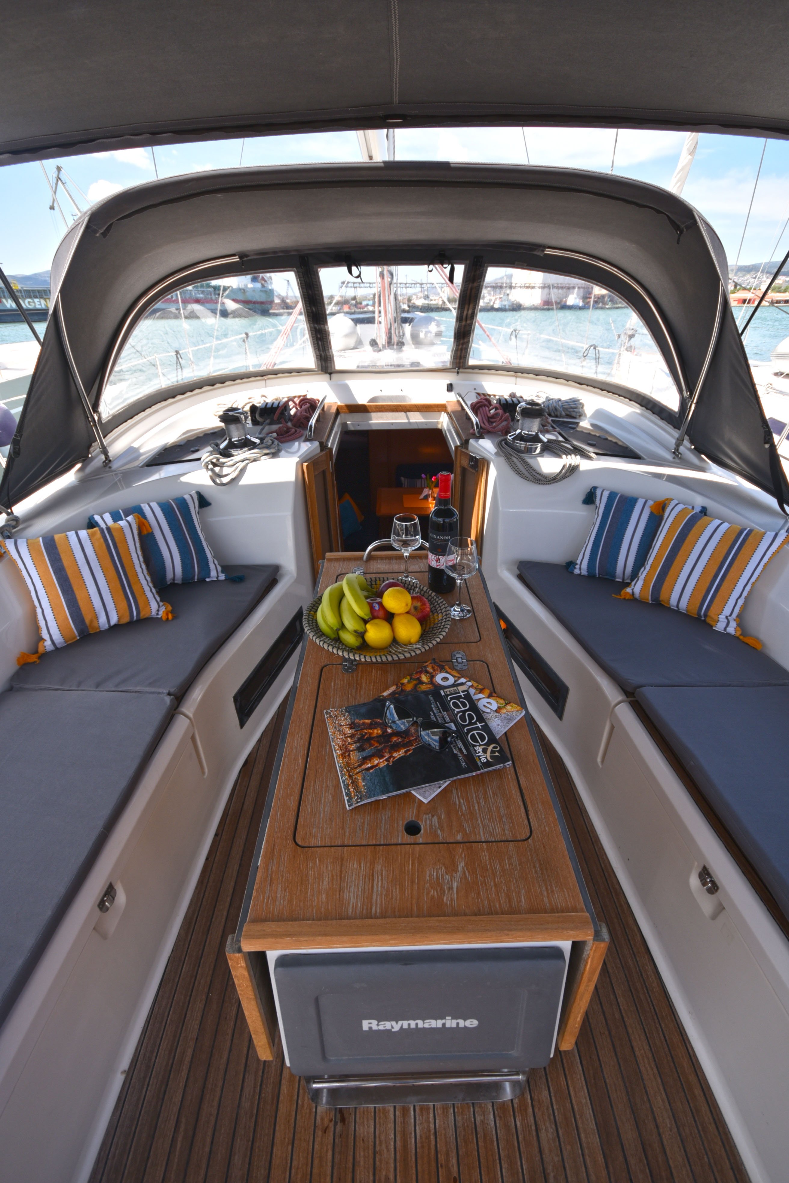 Nouvelle Vague - Sailboat in Volos