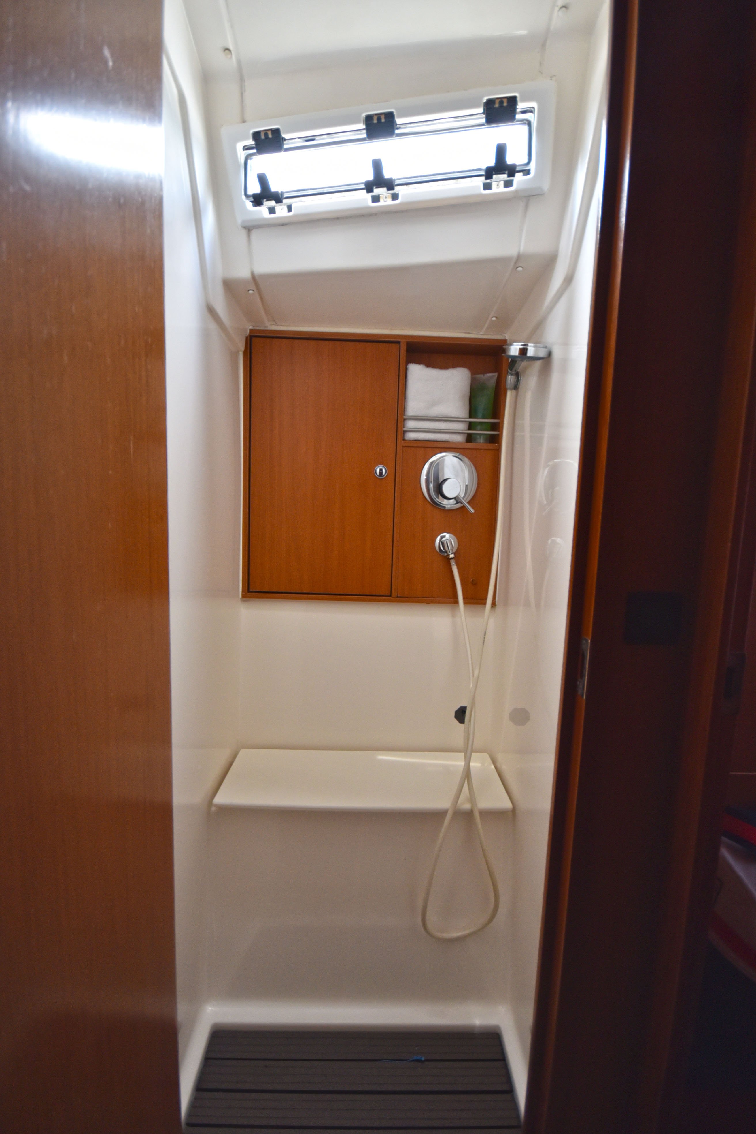 Nouvelle Vague - Yelkenli içinde Volos