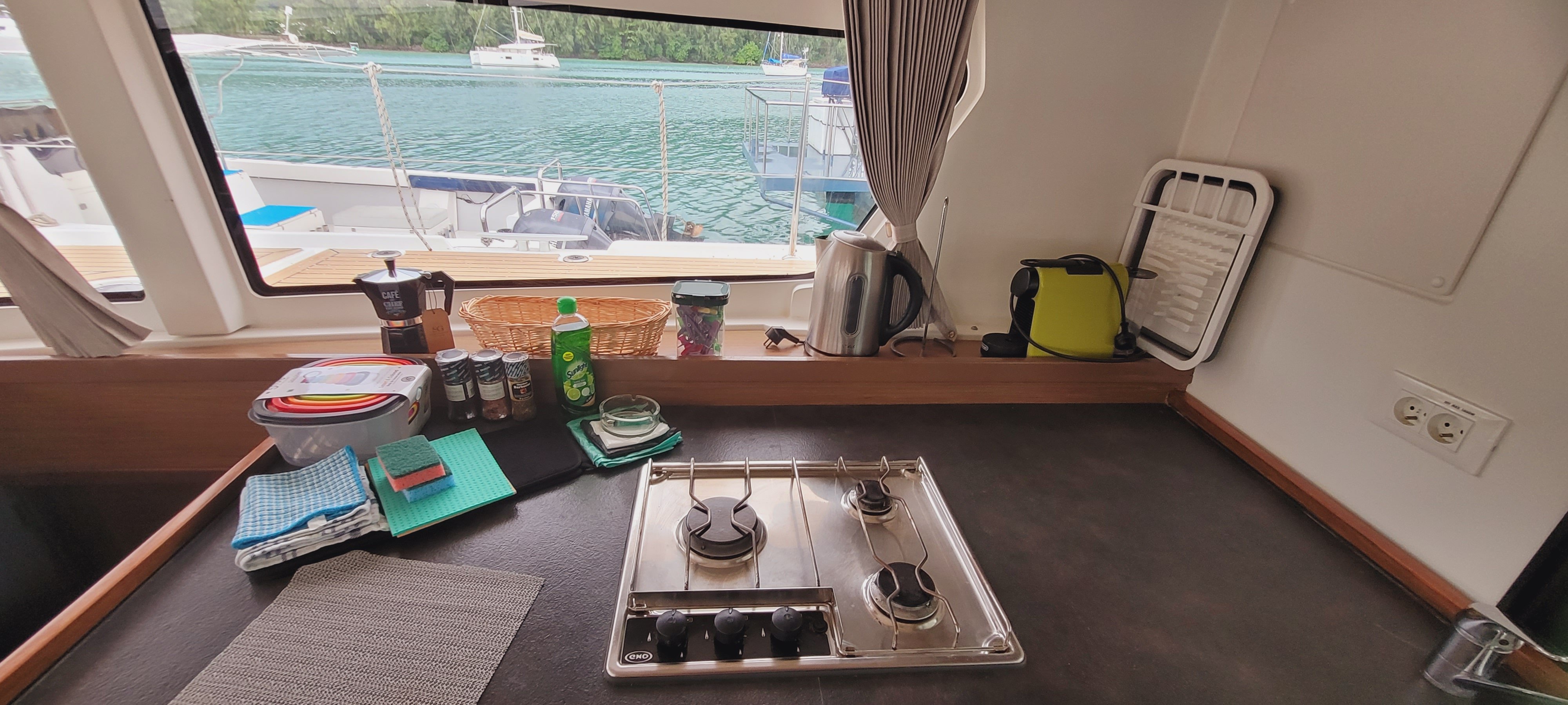 Best Q - Catamaran in Providence