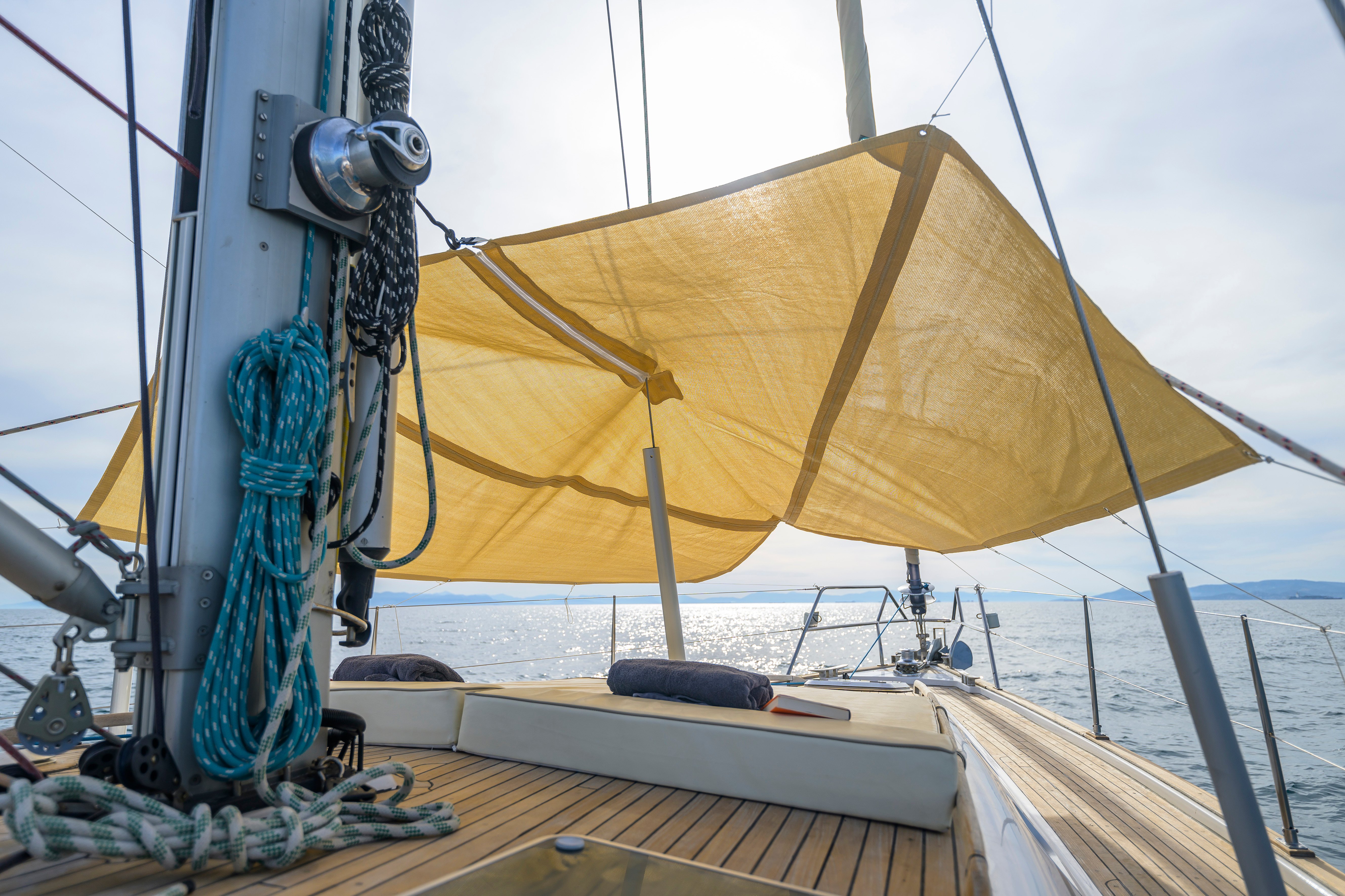 Mythos - Yelkenli içinde Pireas