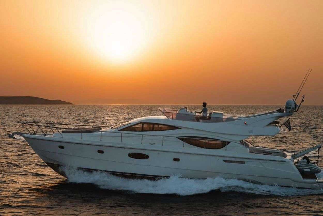 Carte Blanche - Motor Yacht in Anatoliki Attiki
