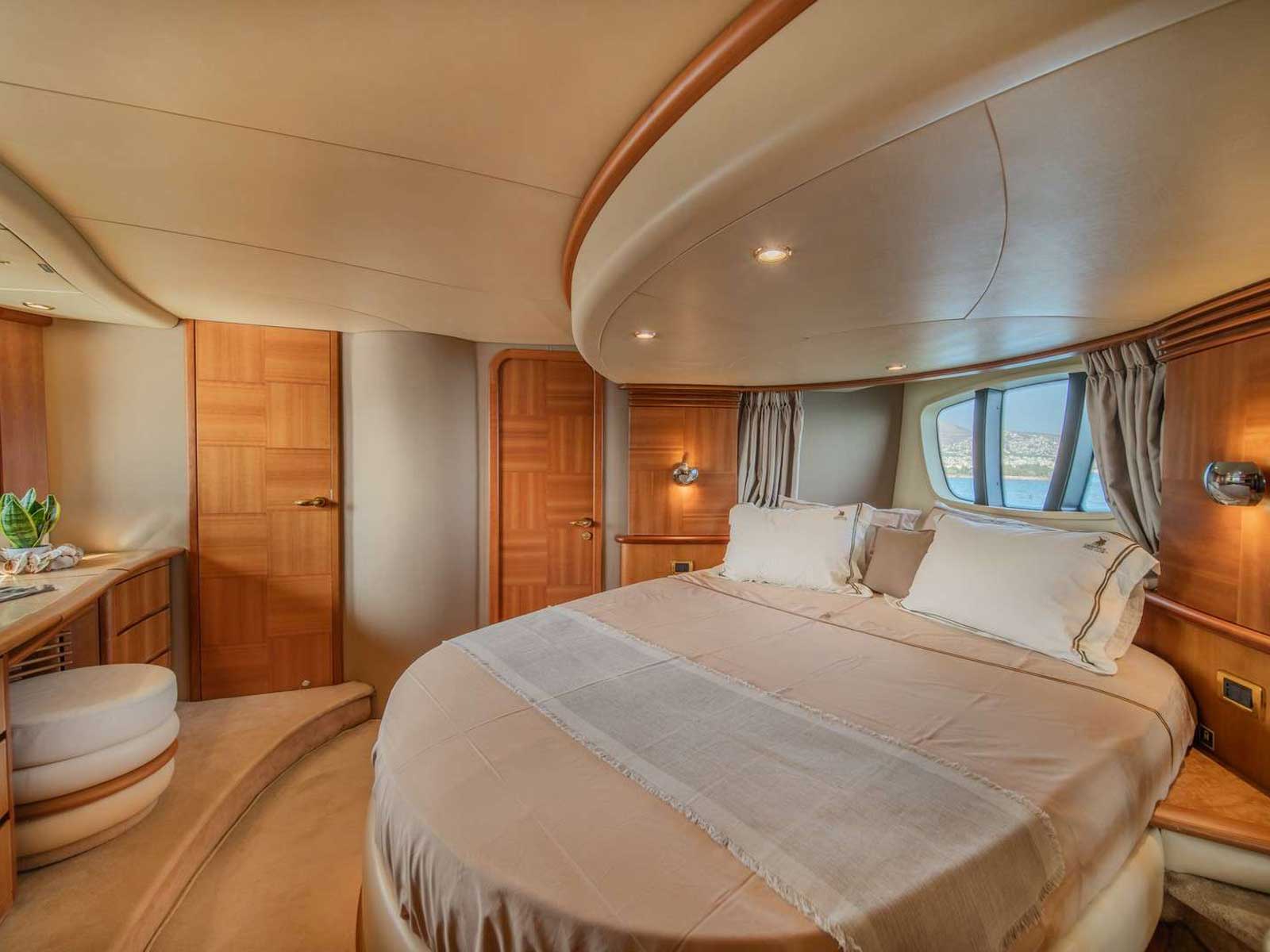 Grace - Motor Yacht in Anatoliki Attiki