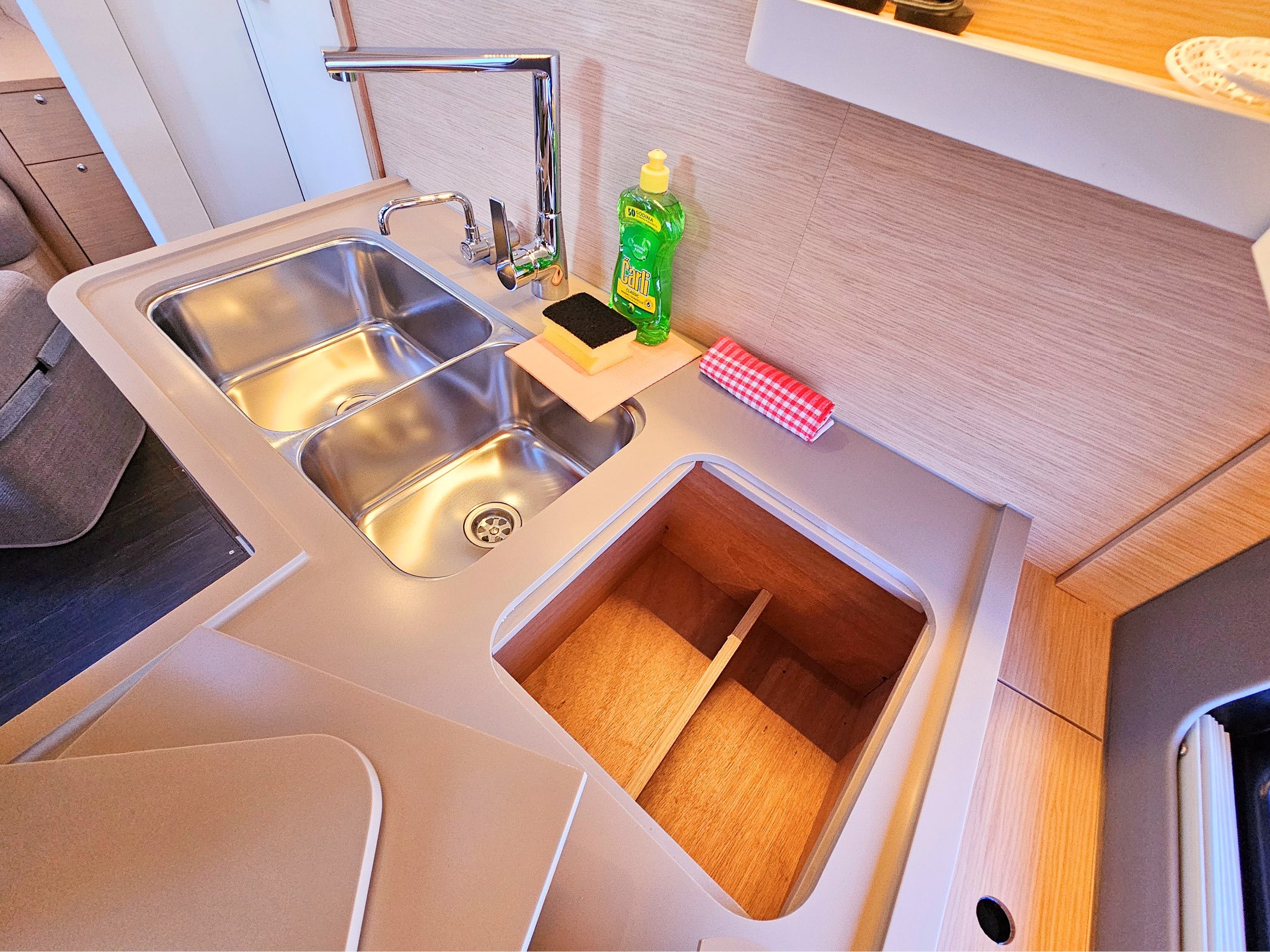 Presto - Yelkenli içinde Kaštel Gomilica