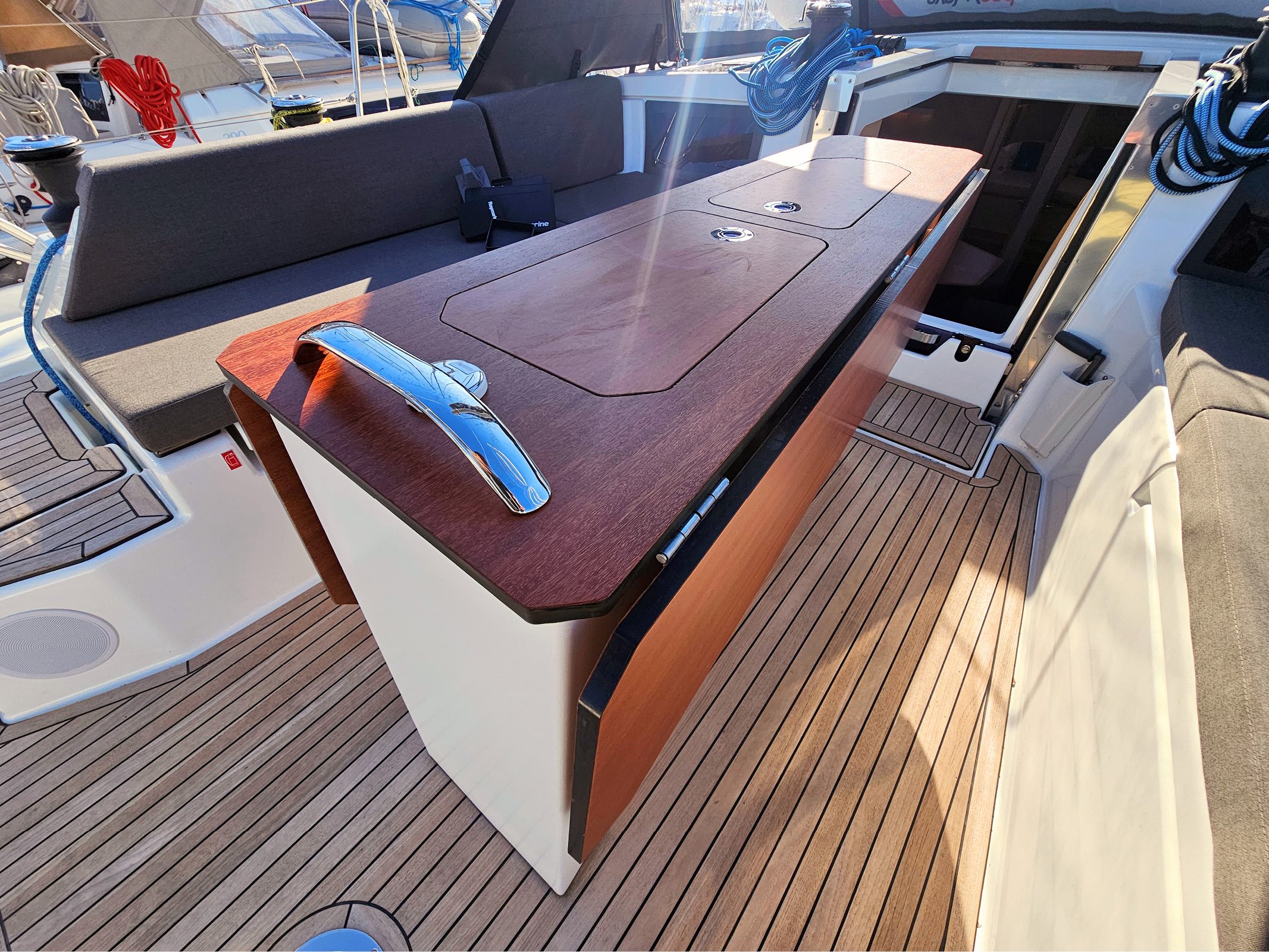 Presto - Yelkenli içinde Kaštel Gomilica