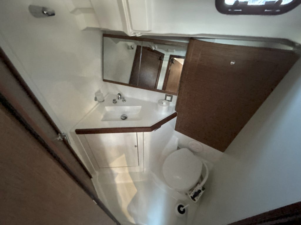 BUMBLEBEE - Sailboat in Split