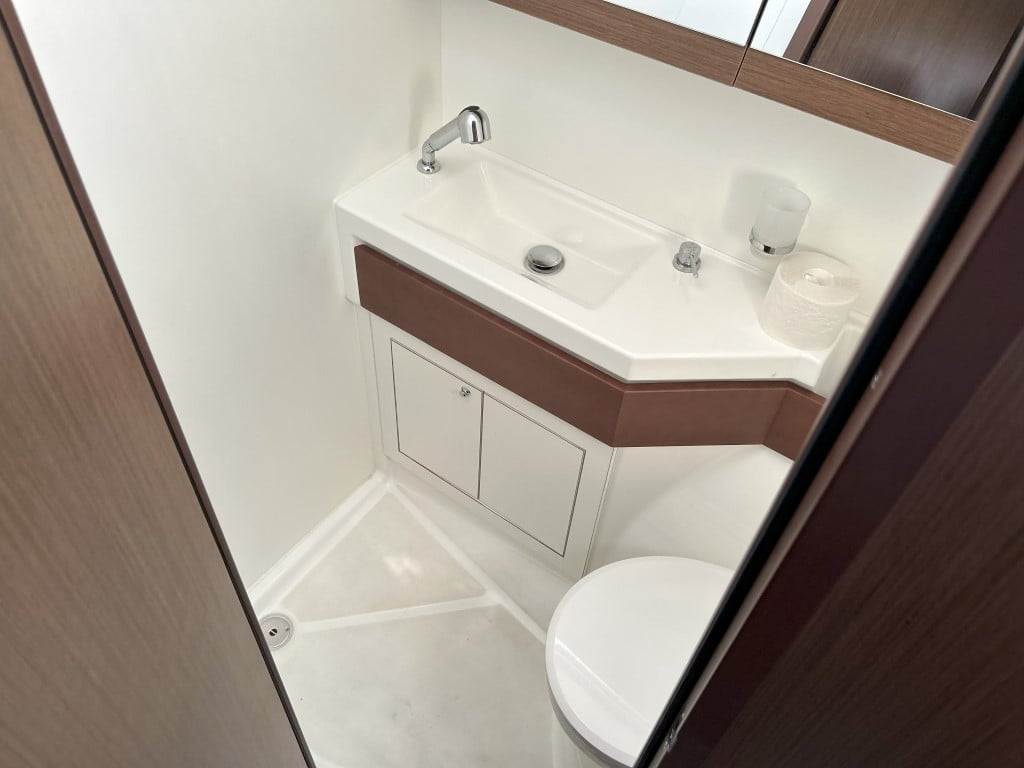 BUMBLEBEE - Sailboat in Split