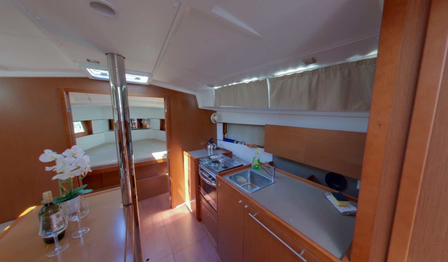 LUCE - Sailboat in Komolac