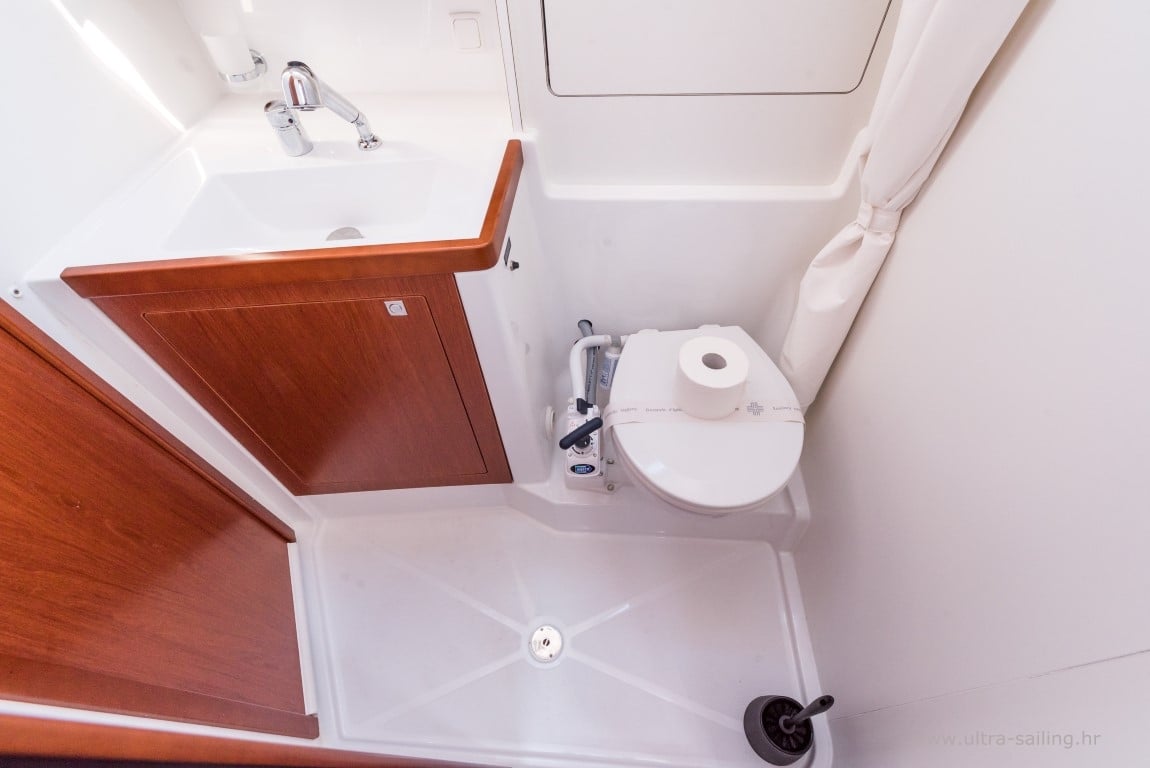 FLOU - Sailboat in Split