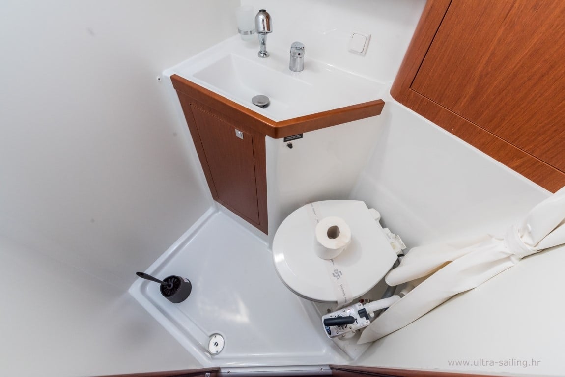 FLOU - Sailboat in Split