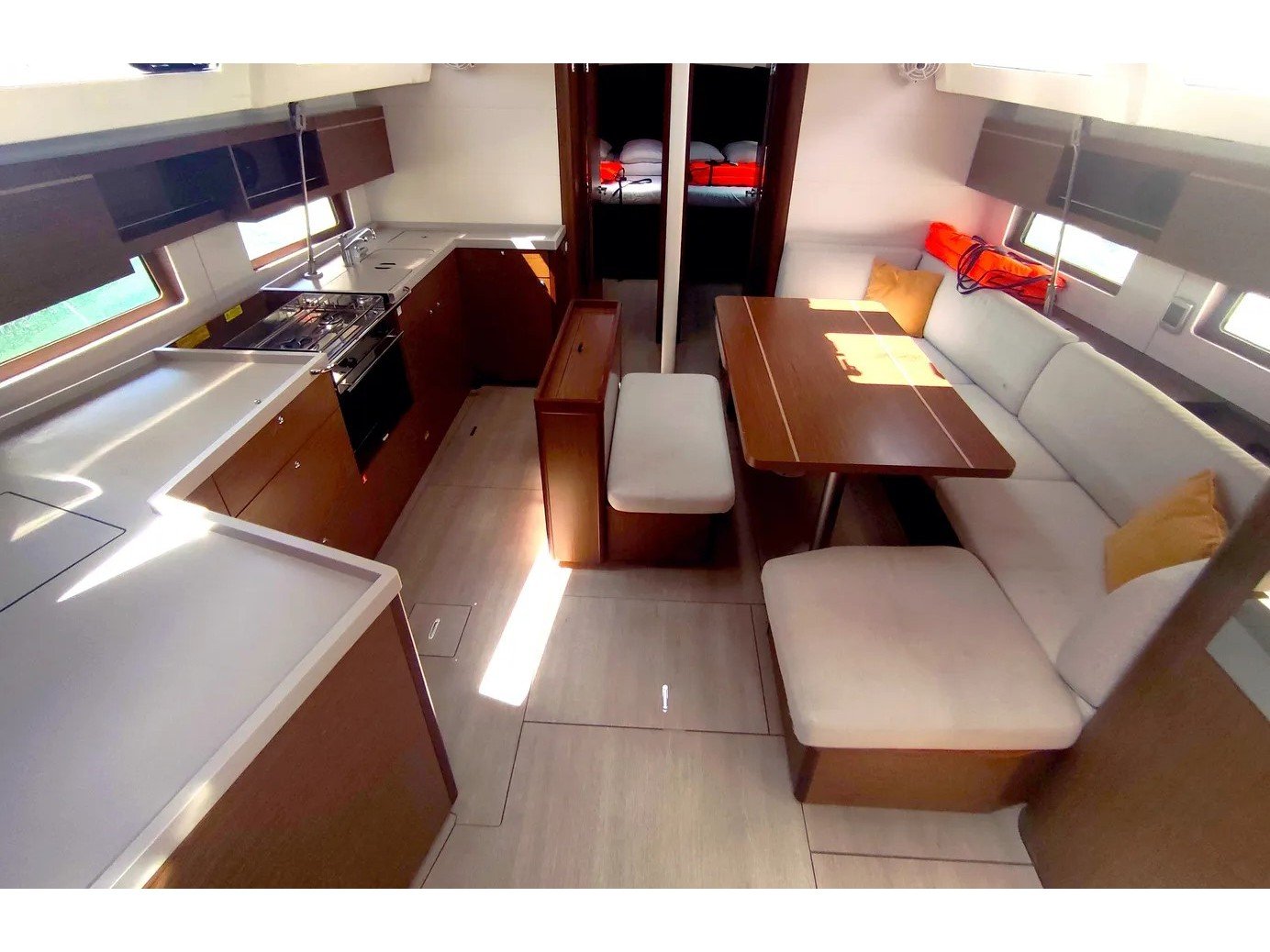 ARIEL - Sailboat in Pomer