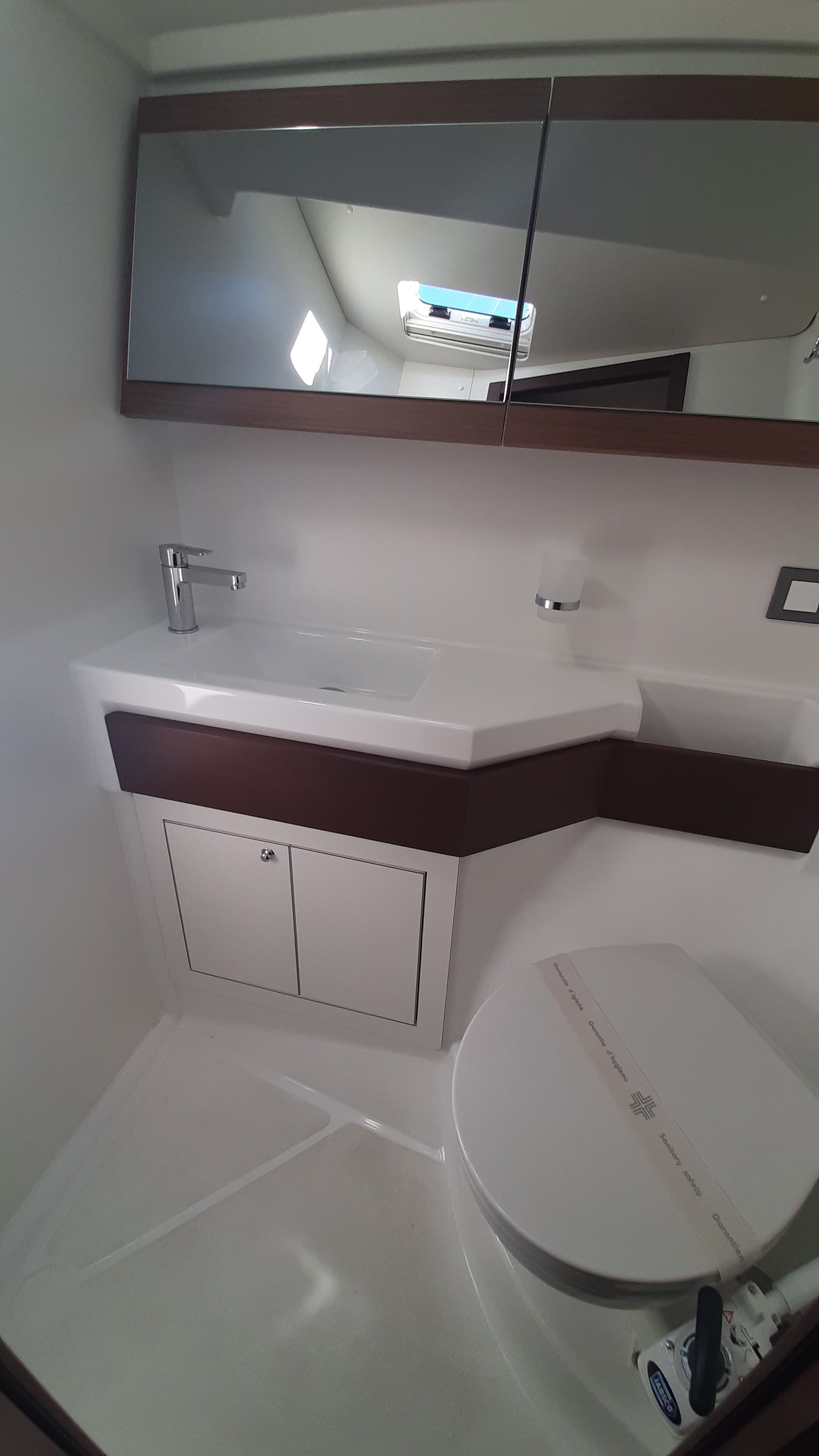 NAUTI BUOY - Sailboat in Split