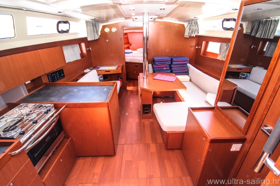 PORTERUSA - Sailboat in Pomer