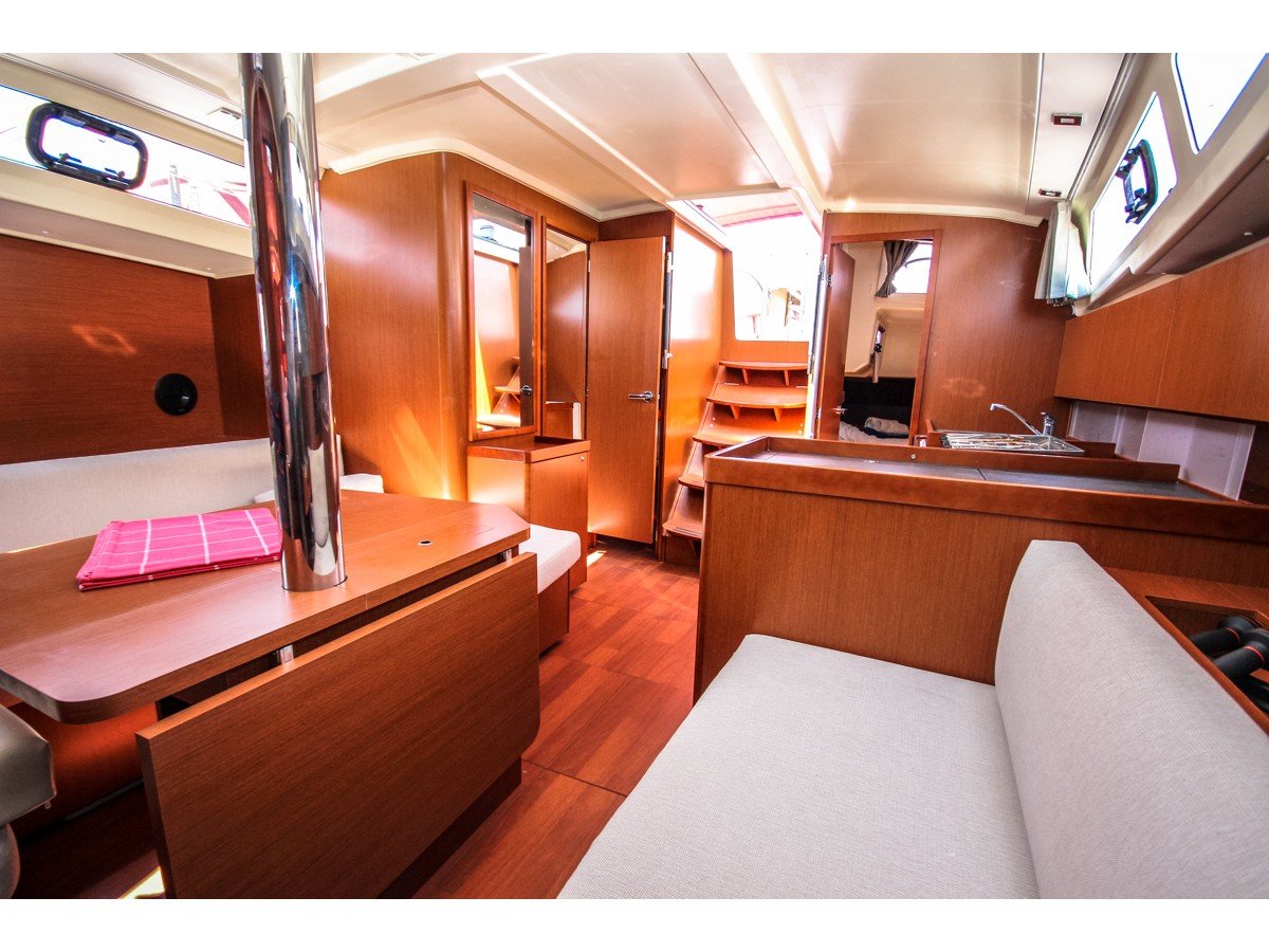 PORTERUSA - Sailboat in Pomer