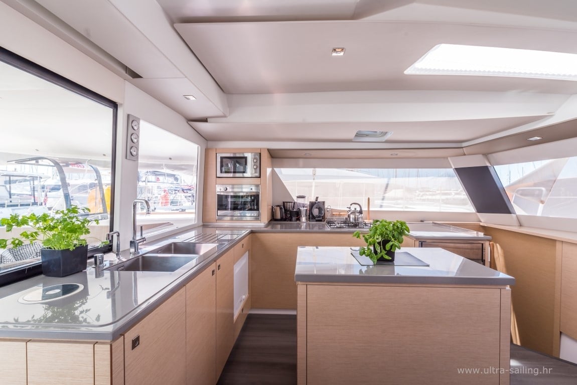 SABA 50 -  AC and generator - Catamaran in Split