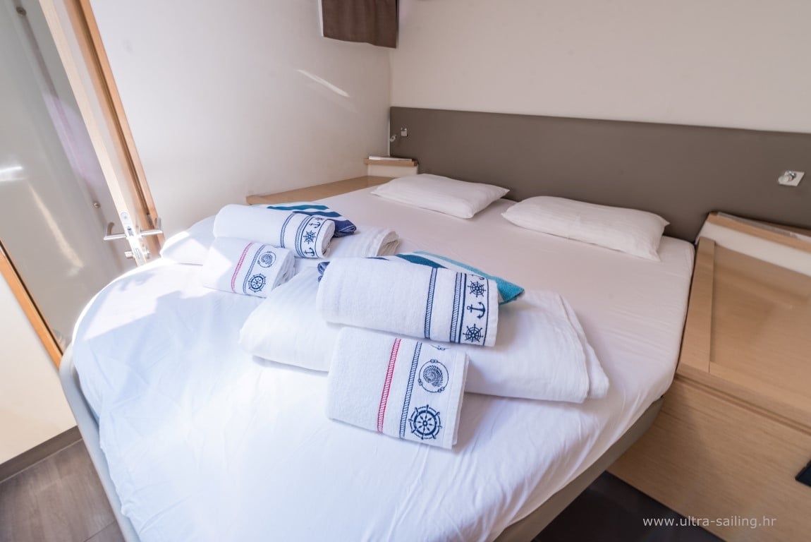 SABA 50 -  AC and generator - Catamaran in Split