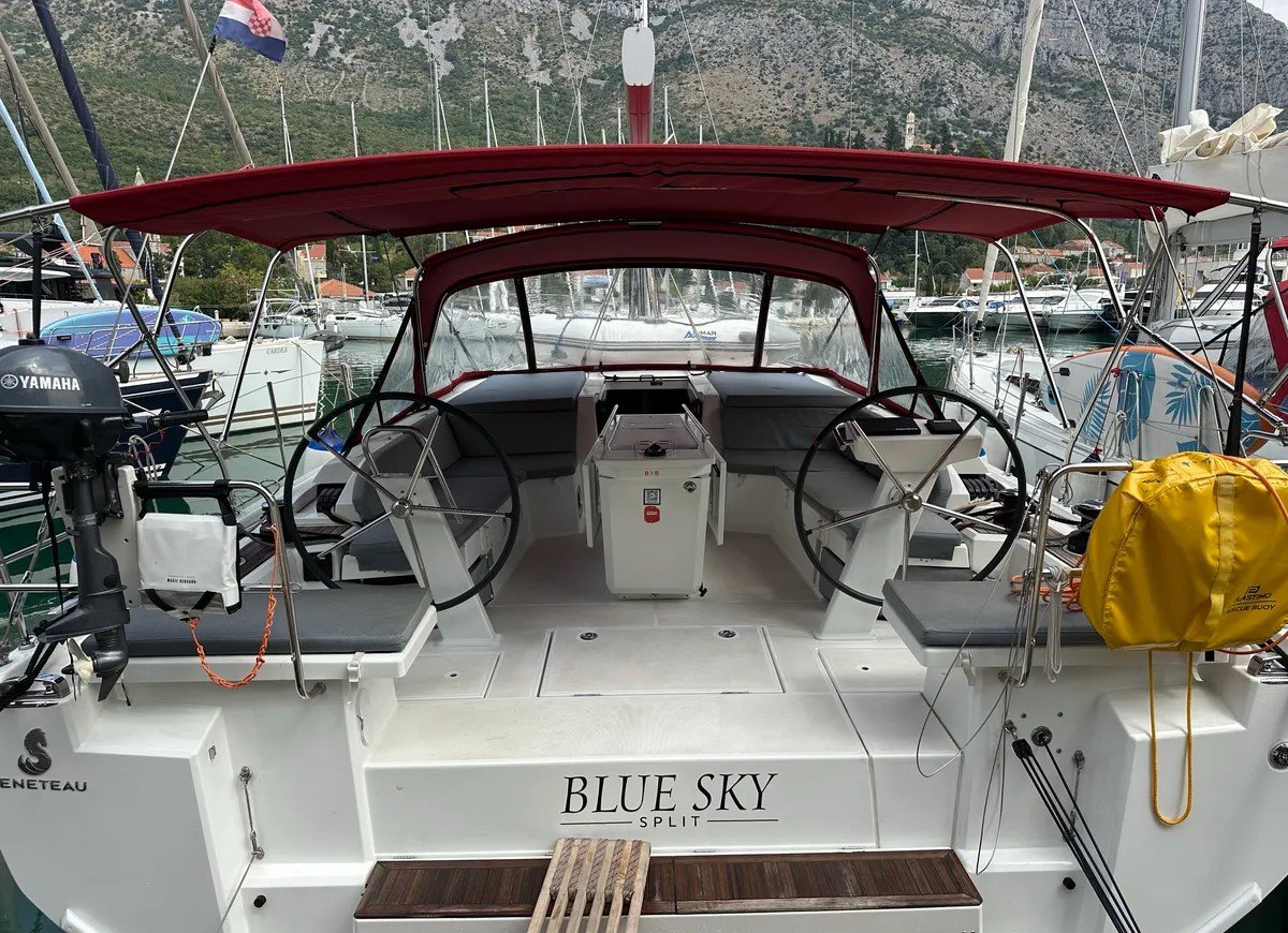 BLUE SKY - Sailboat in Komolac