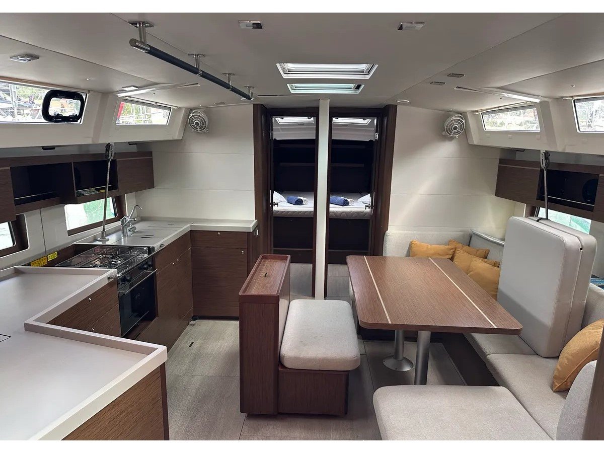 BLUE SKY - Sailboat in Komolac