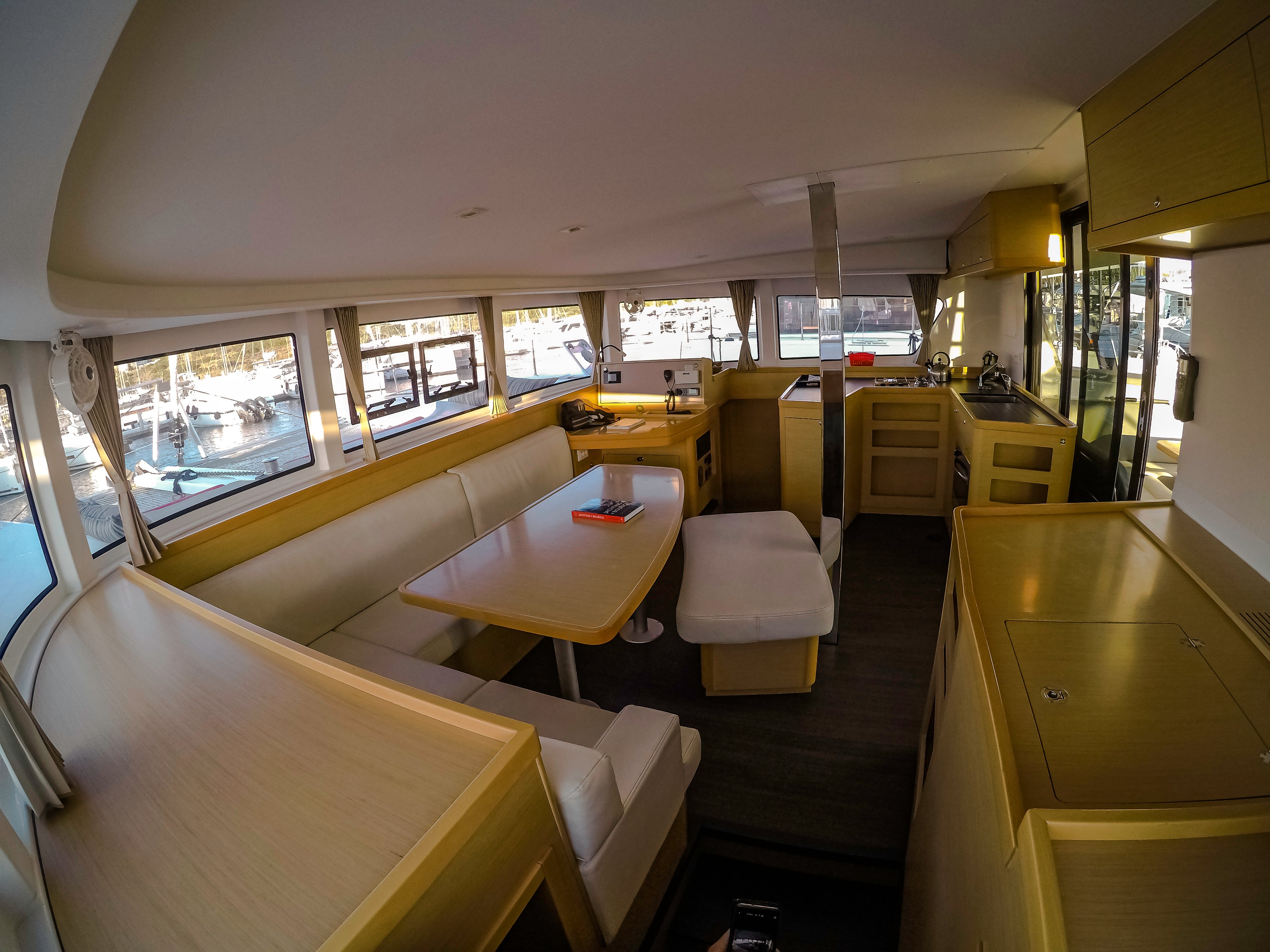 Chamotte - Catamaran in Anatoliki Attiki