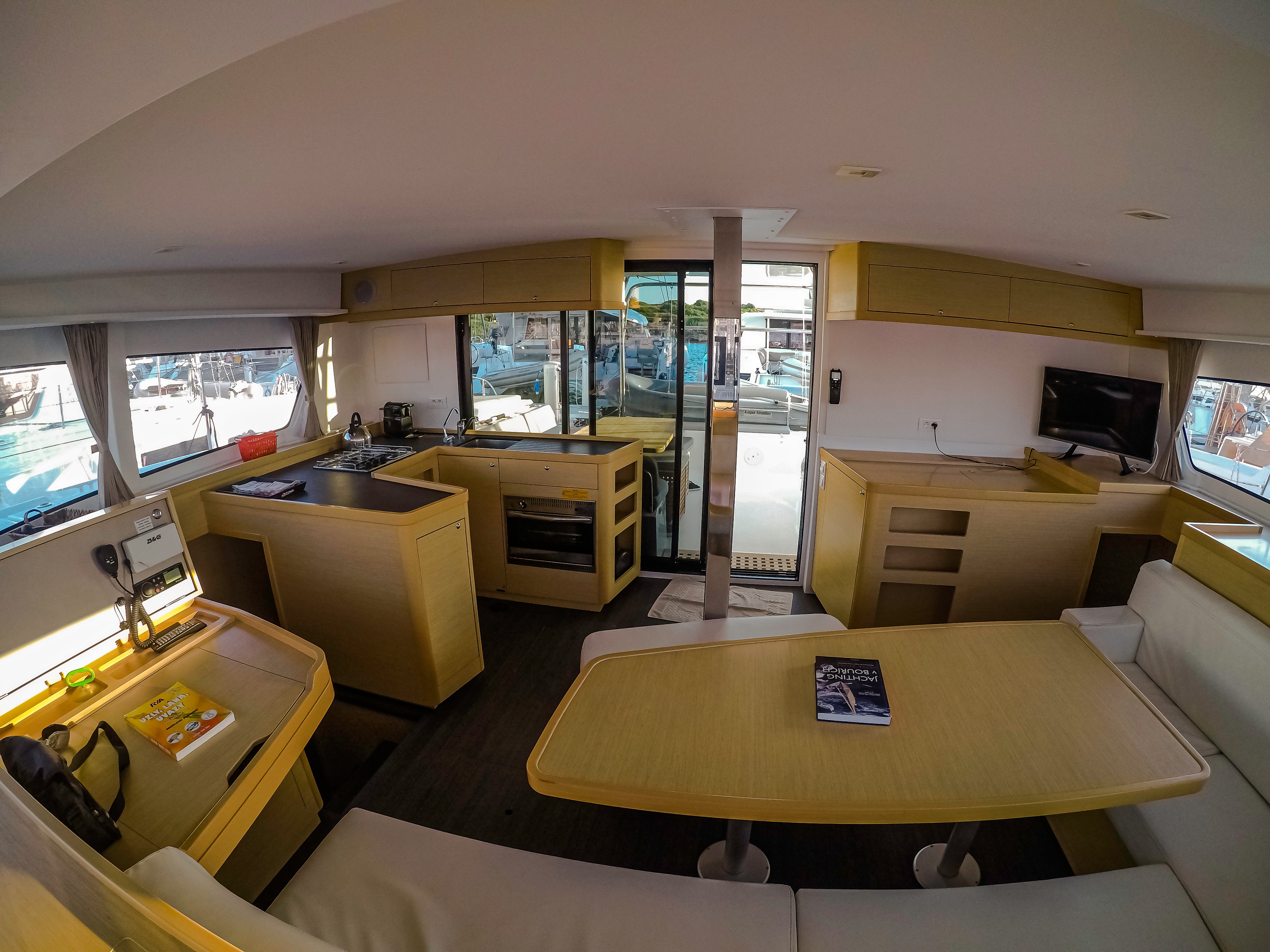 Chamotte - Catamaran in Anatoliki Attiki