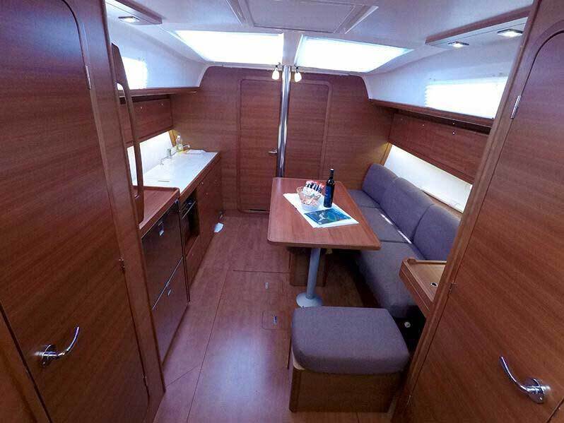 Major Tom - Sailboat in Šibenik