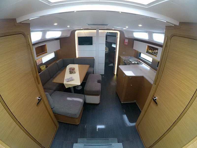 MOMA - Yelkenli içinde Šibenik