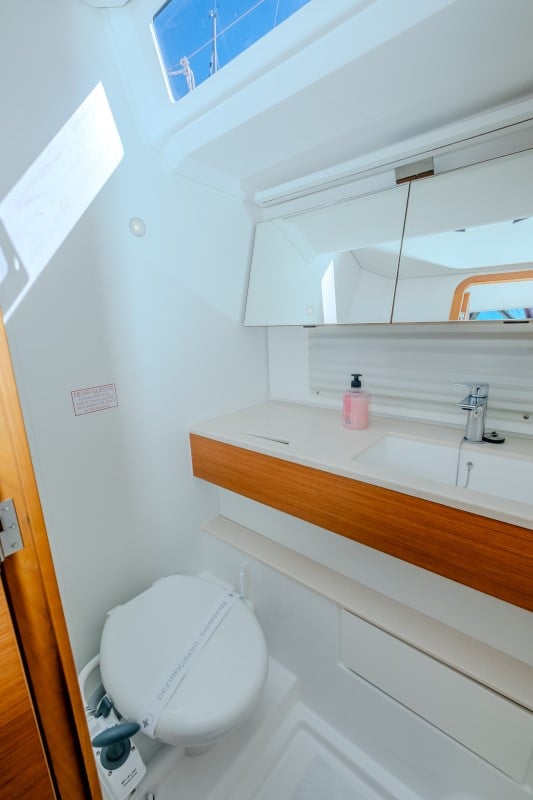 Anita - Yelkenli içinde Šibenik