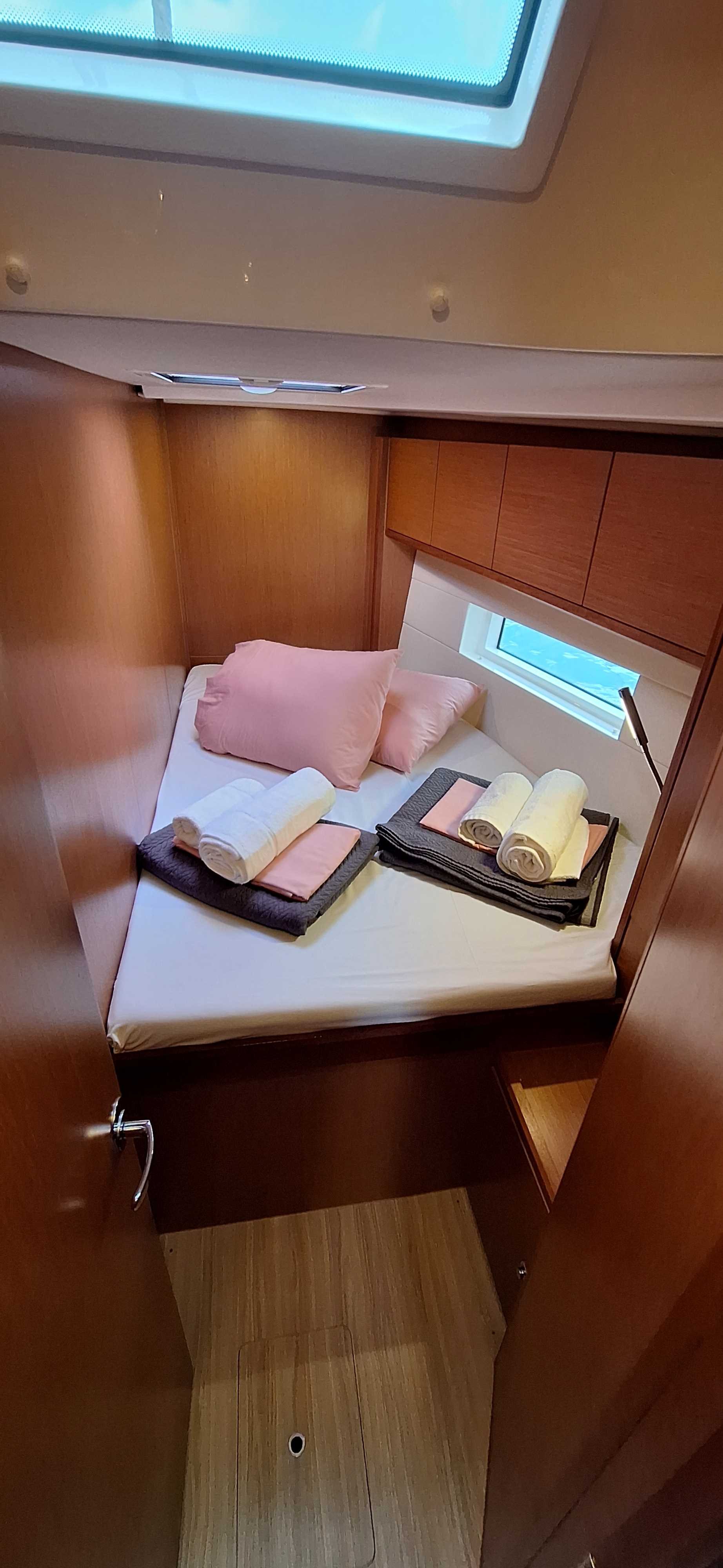 LADY FLORA 3 - Sailboat in Nikiana