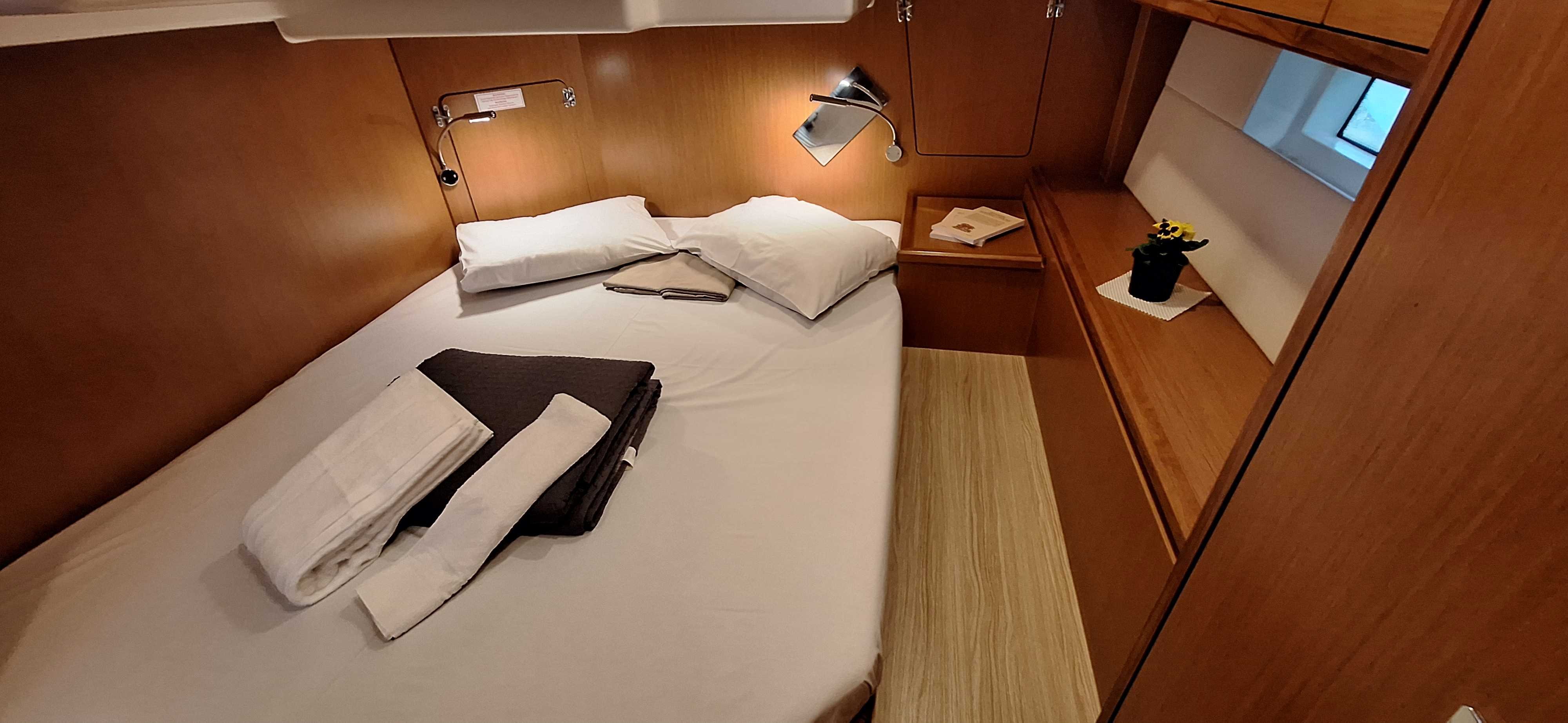 LADY FLORA 3 - Sailboat in Nikiana