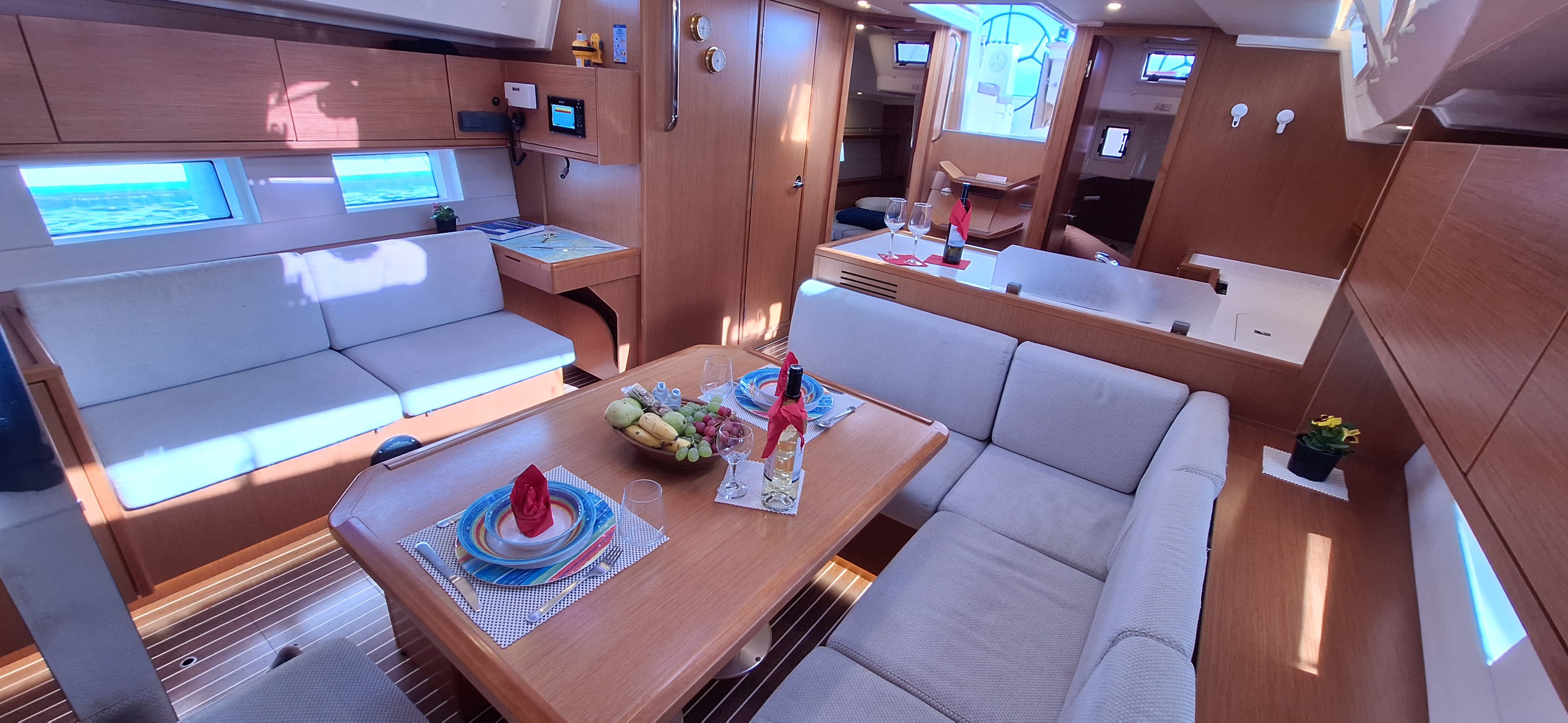 LADY FLORA 1 - Sailboat in Nikiana