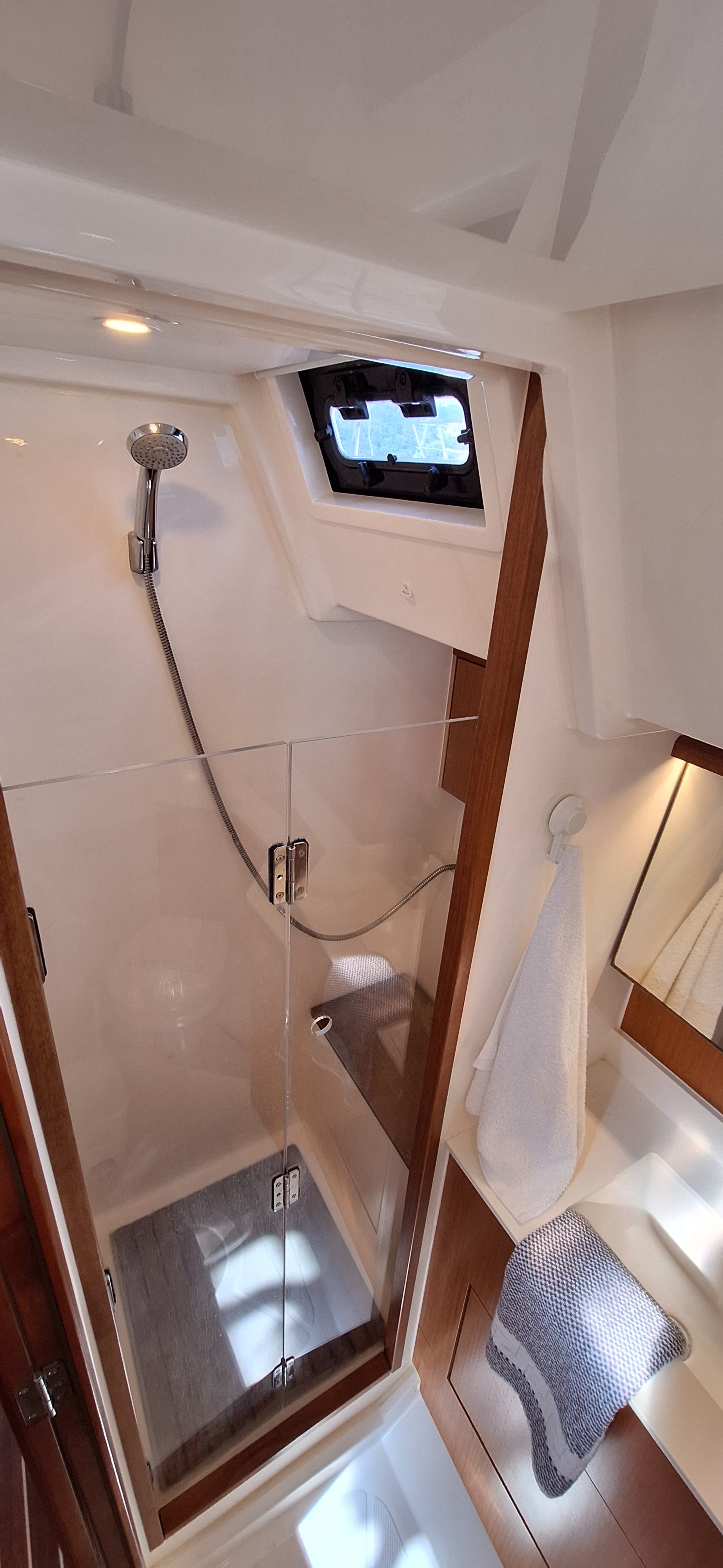 LADY FLORA 1 - Sailboat in Nikiana