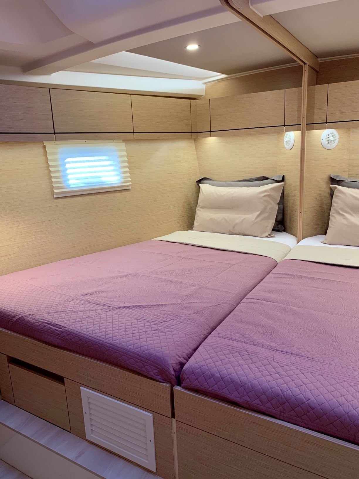 ARTEMIS - Sailboat in Nikiana