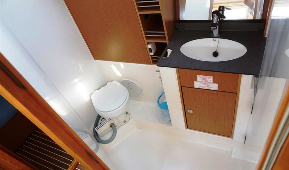 Hermes Bavaria 41 Cruiser - Sailboat in Alimos