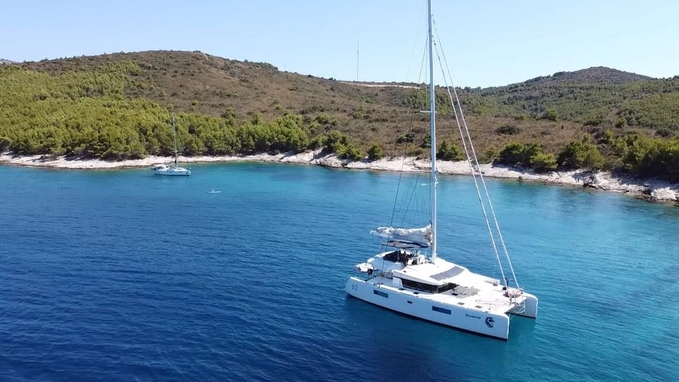 DISCOVERY I - Catamaran in Marina