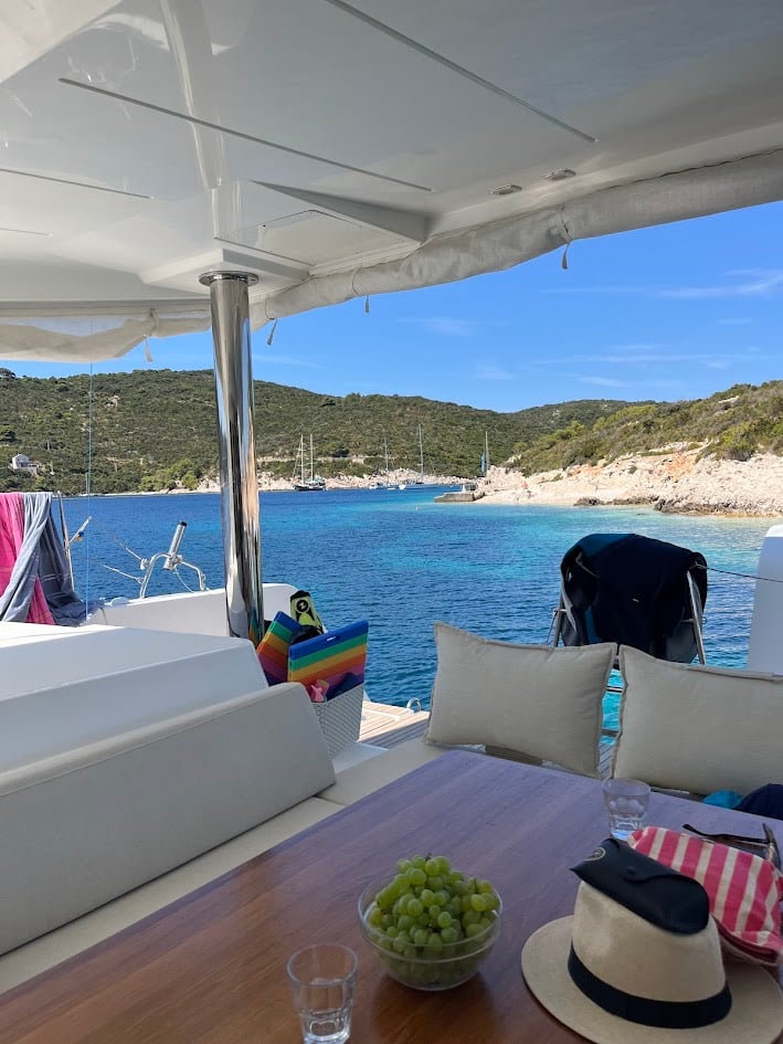 DISCOVERY I - Catamaran in Marina