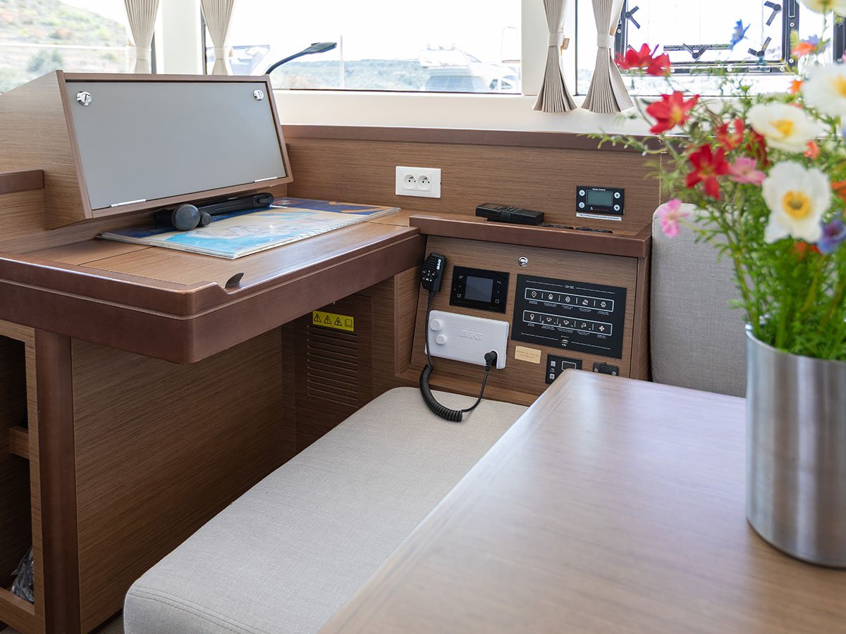 MONARCH 2020 (air condition, generator) - Catamaran in Primošten