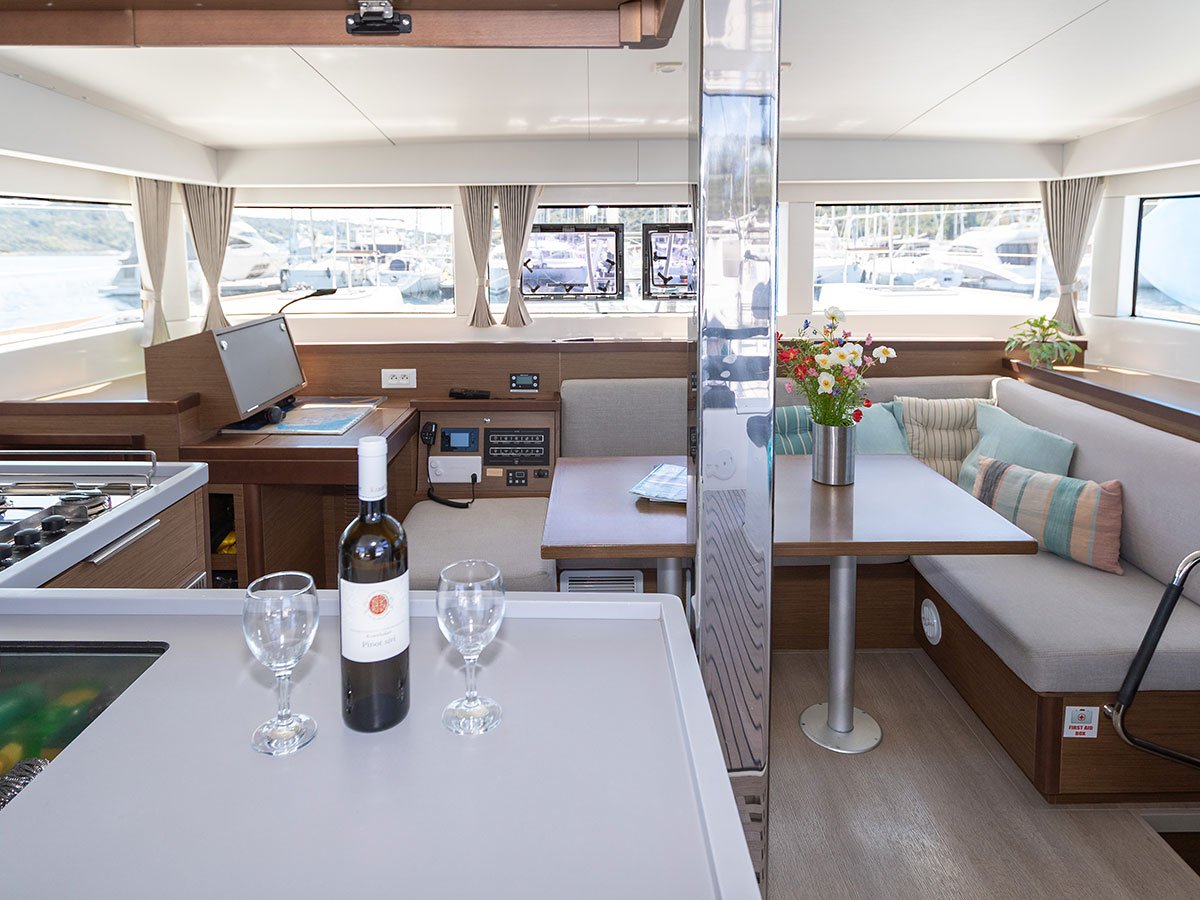 MONARCH 2020 (air condition, generator) - Catamaran in Primošten