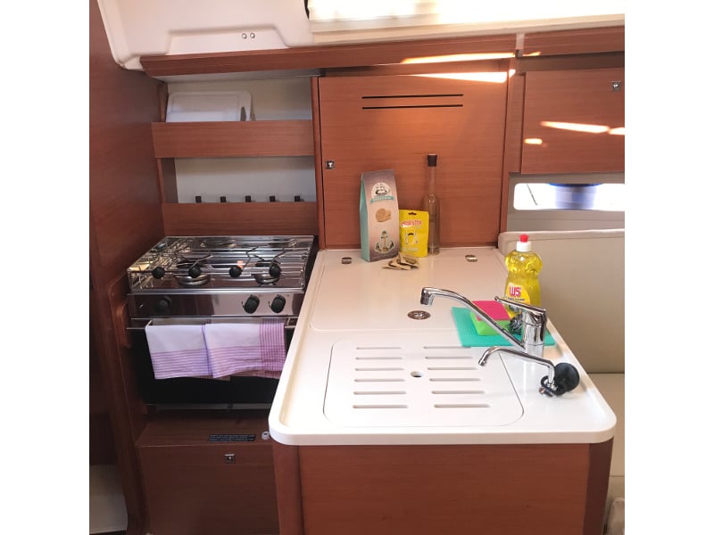 MIO - Sailboat in Primošten