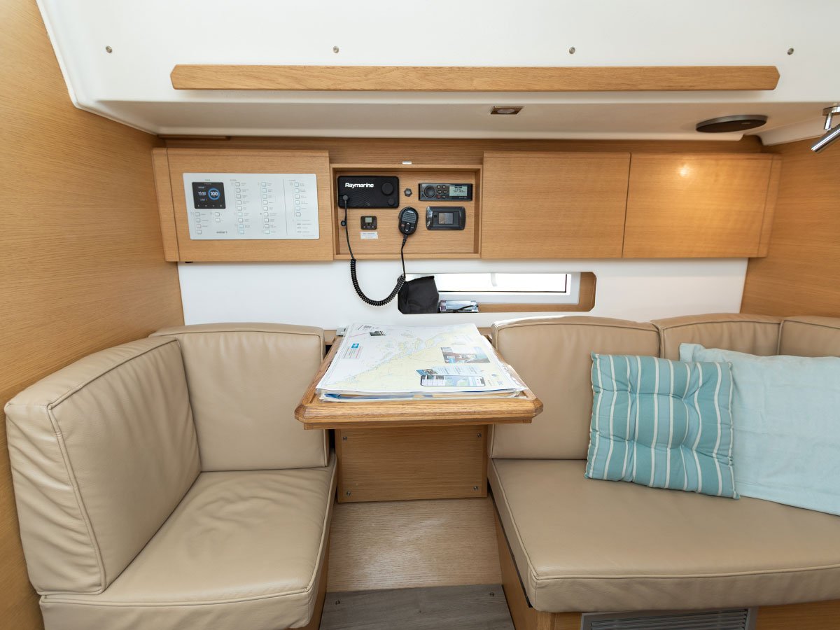 LINA 2020 (new sails 2024., air condition) - Sailboat in Primošten