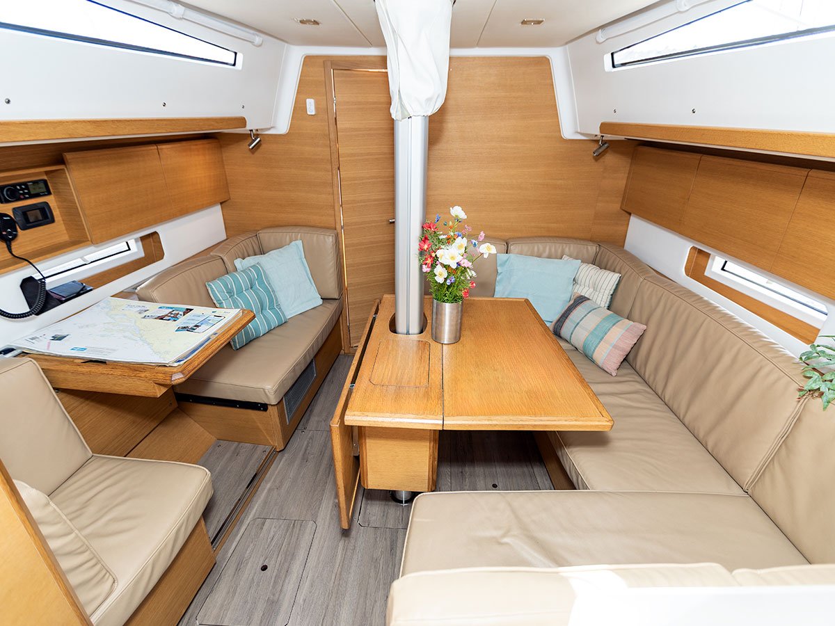 LINA 2020 (new sails 2024., air condition) - Sailboat in Primošten